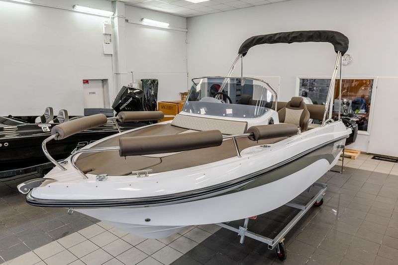 TRIDENT 530 SUNDECK-1753363162056